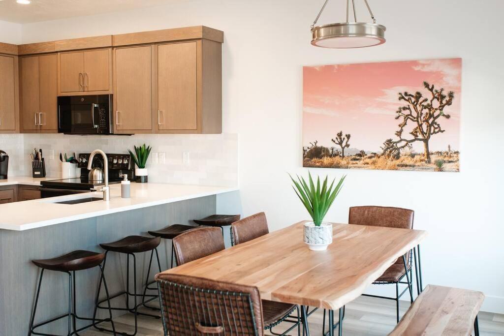 Zen Trail Retreat - New 5 Bedroom Luxury Condo St. George Kültér fotó